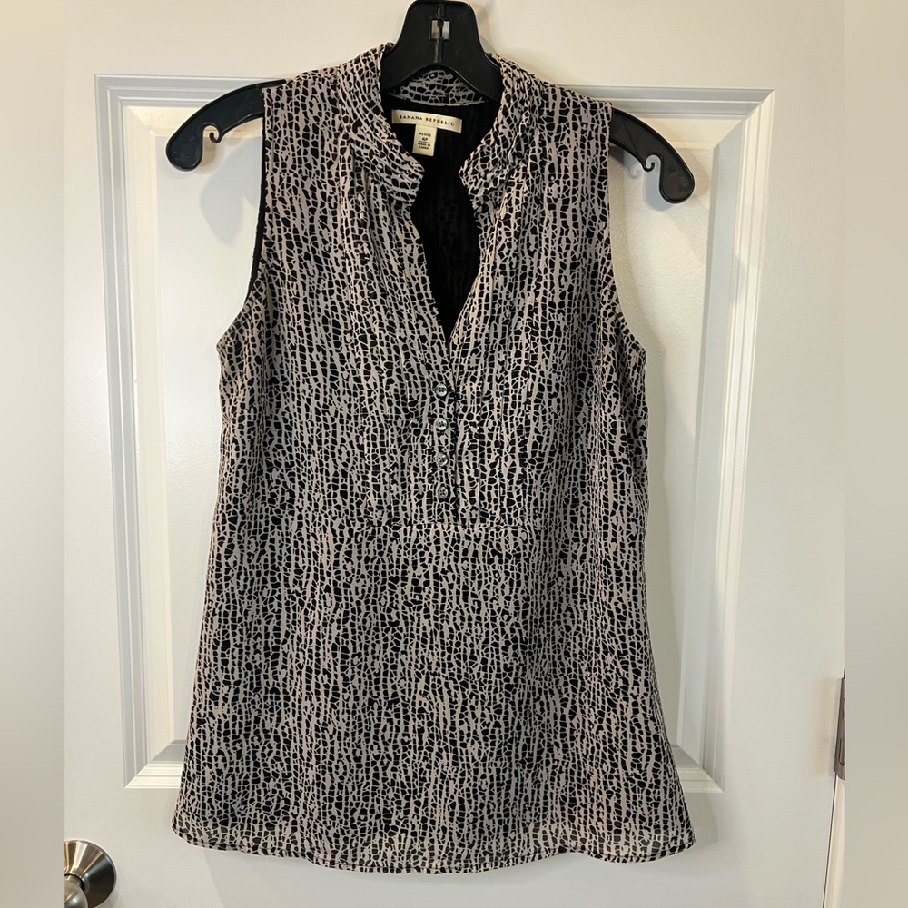 Banana Republic Black and Cream Sleeveless Blouse